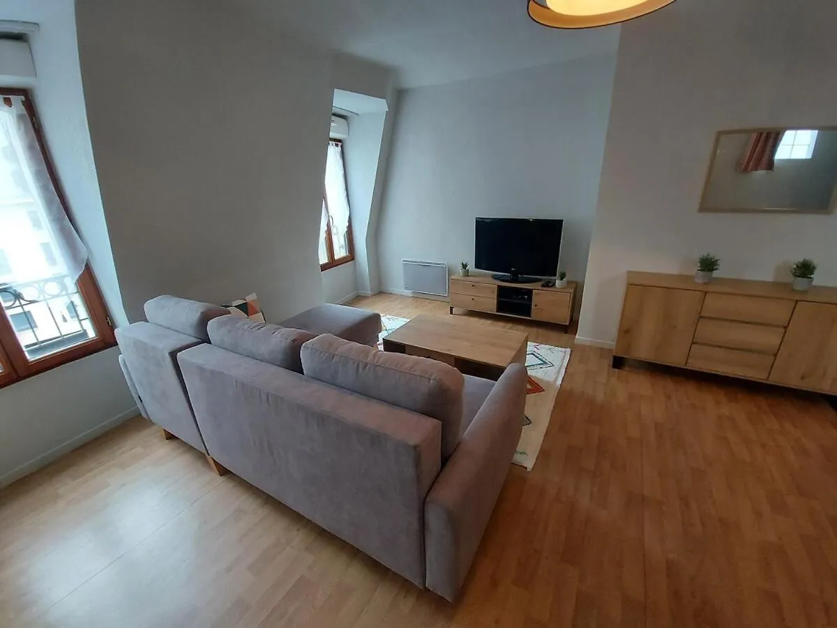 Appartement T3 Hyper Centre 6 Pers Bagnères-de-Luchon アパート