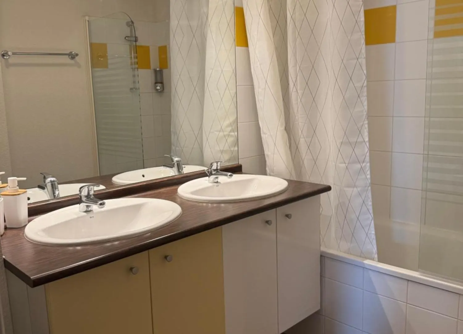 Appartement T3 Hyper Centre 6 Pers Bagnères-de-Luchon アパート